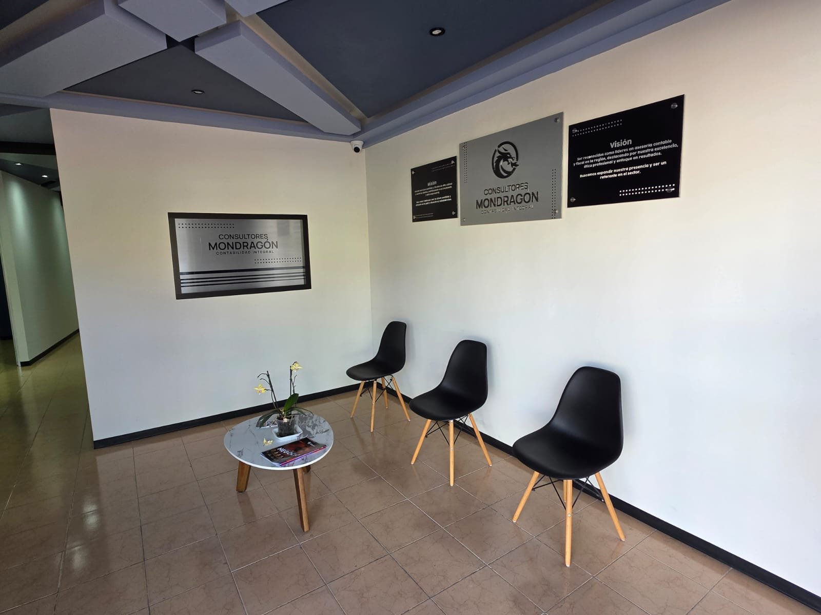 Recepción de las oficinas de Consultores Mondragón